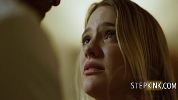 Ii place sa fie si romantica inainte de a face sex acestei fete blonde