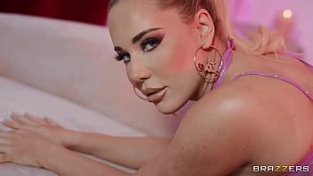 Are buzele sexy si ii place toata pula sa o penetreze anal acestei blonde perverse