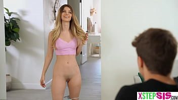 Vine in pizda goala sa primeasca pula in ea