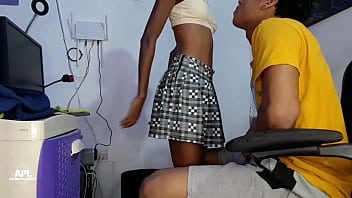 Prietena lui slaba doreste sa fie fututa in pizda mai tot timpul