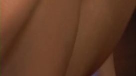 O blondina si o brunetica se ling in pizda si se isi freaca pizda